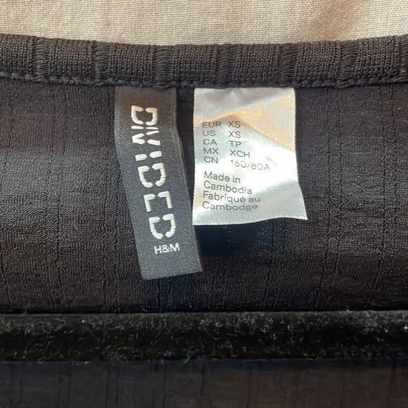 H&M Cropped, Ribbed Top - Picture 3 of 3